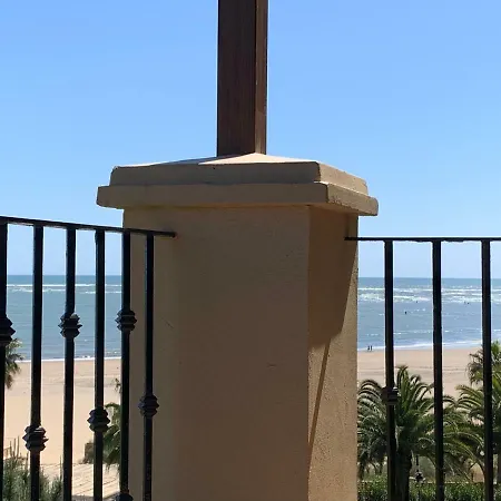 Mirando Al Mar. Primera Linea De Playa